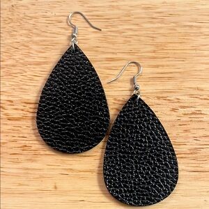 Elegant Black Teardrop Earrings